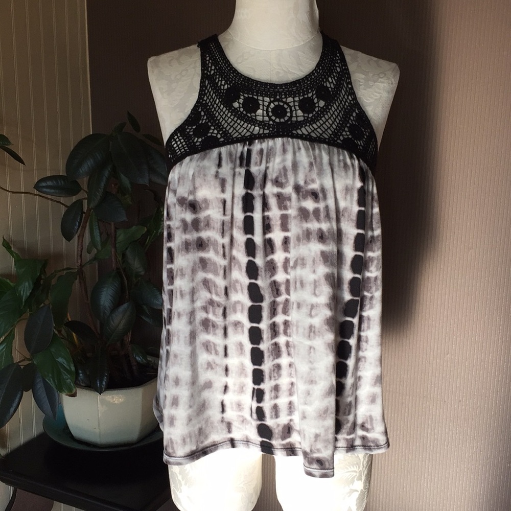 No boundaries black‎ tie dye top size small crochet top flowey